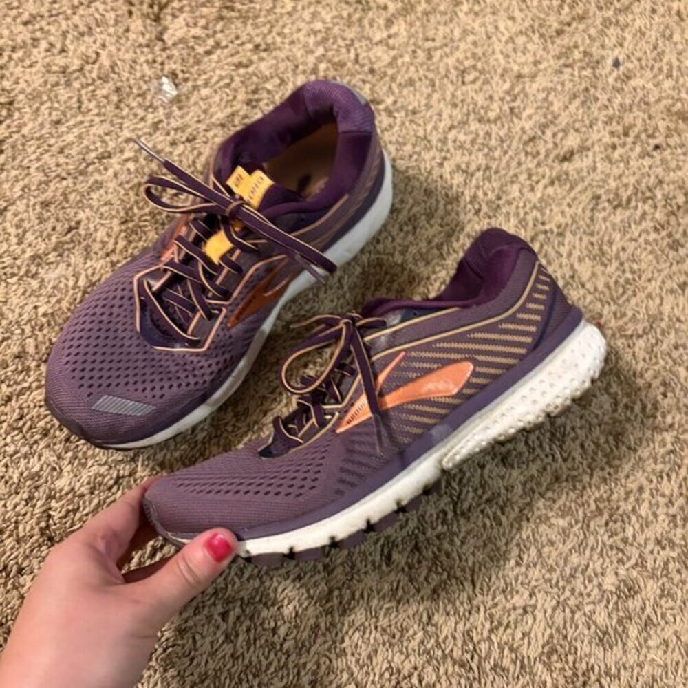 Brooks Ghost 12 purple sneakers